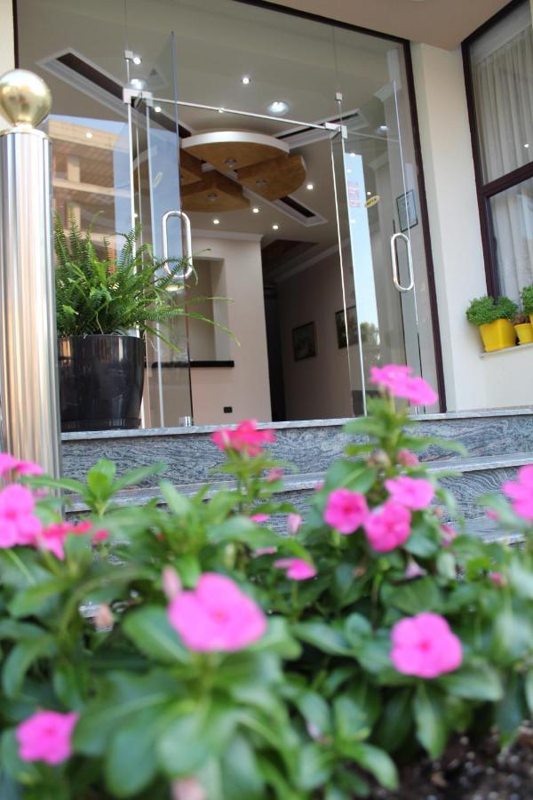 Hotel Villa Aljor Golem  Exteriör bild