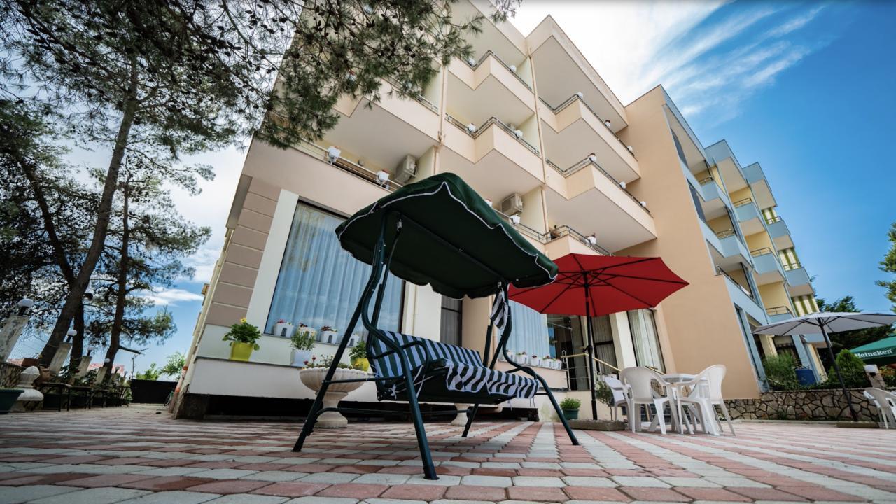 Hotel Villa Aljor Golem  Exteriör bild