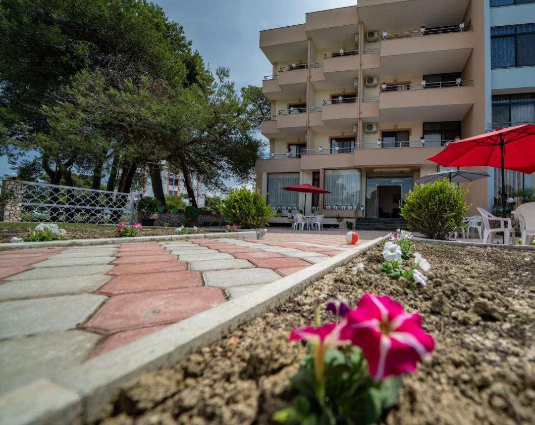 Hotel Villa Aljor Golem  Exteriör bild